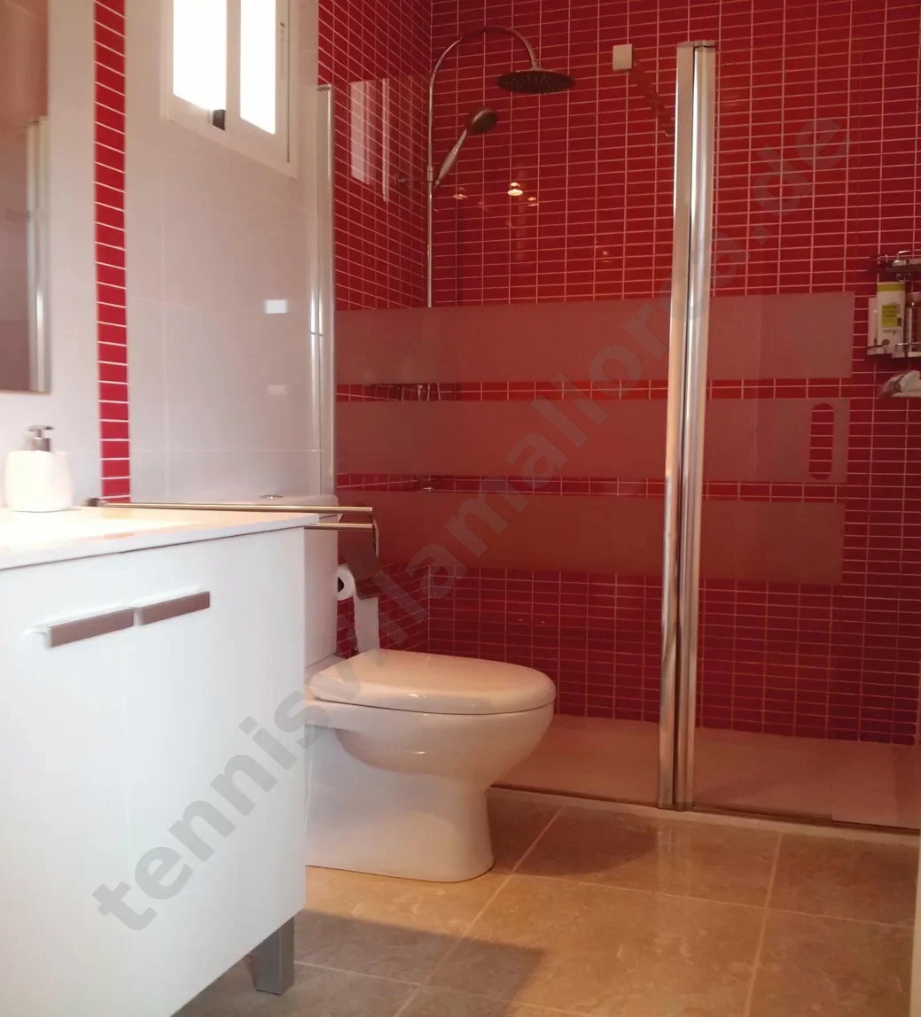 Badezimmer mit Dusche